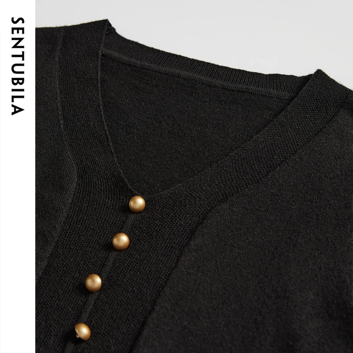 SENTUBILA Patchwork Knit T-shirt Women 2024 Autumn Elegant V Neck Pleated Long Sleeve Metal Button Pullovers Ladies W43H56950