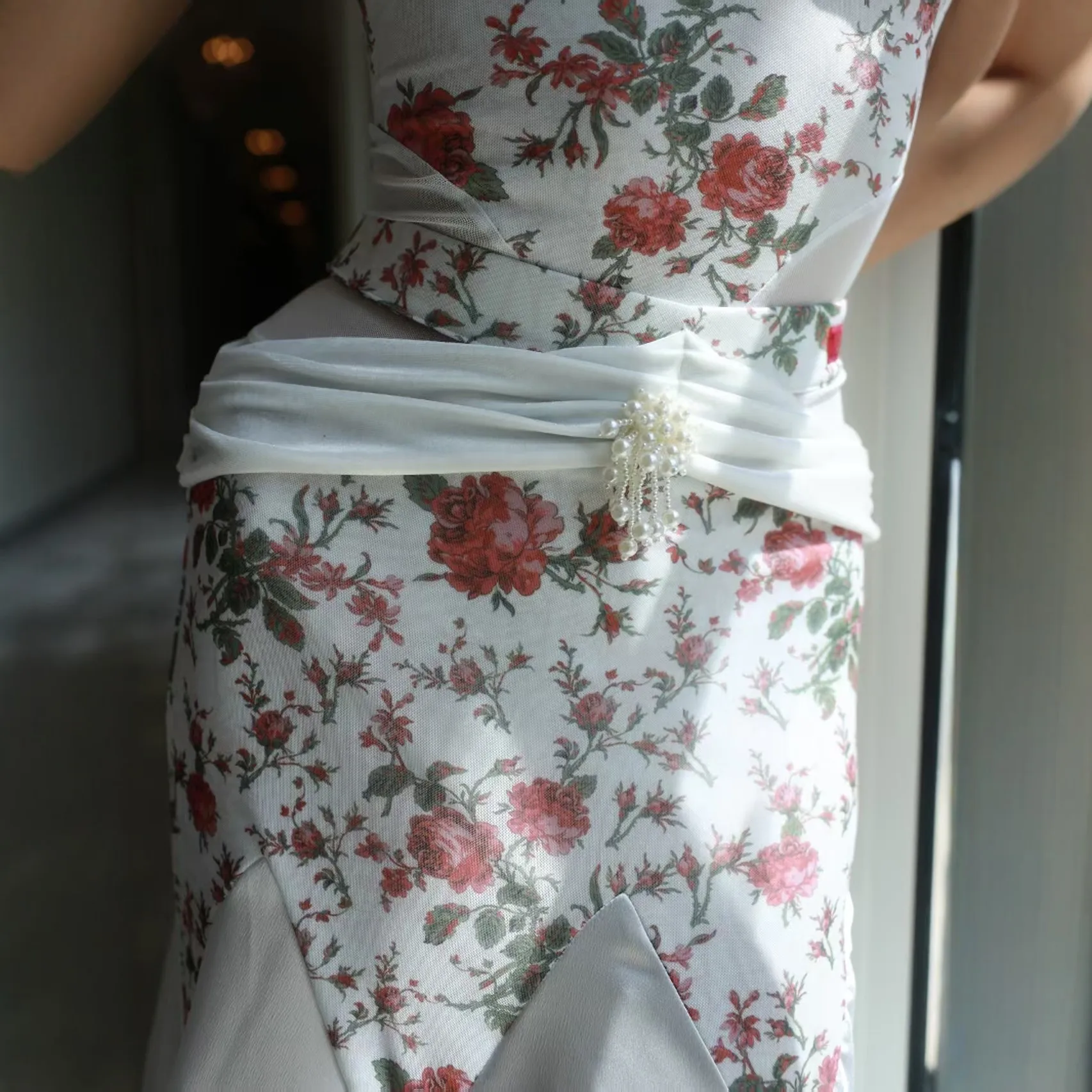 2025 ดอกไม้พิมพ์ห้องบอลรูมเต้นรําเสื้อผ้า Halter คอกระโปรงฝึกเสื้อผ้าผู้ใหญ่ Waltz เครื่องแต่งกายการแข่งขันชุด DNV23320