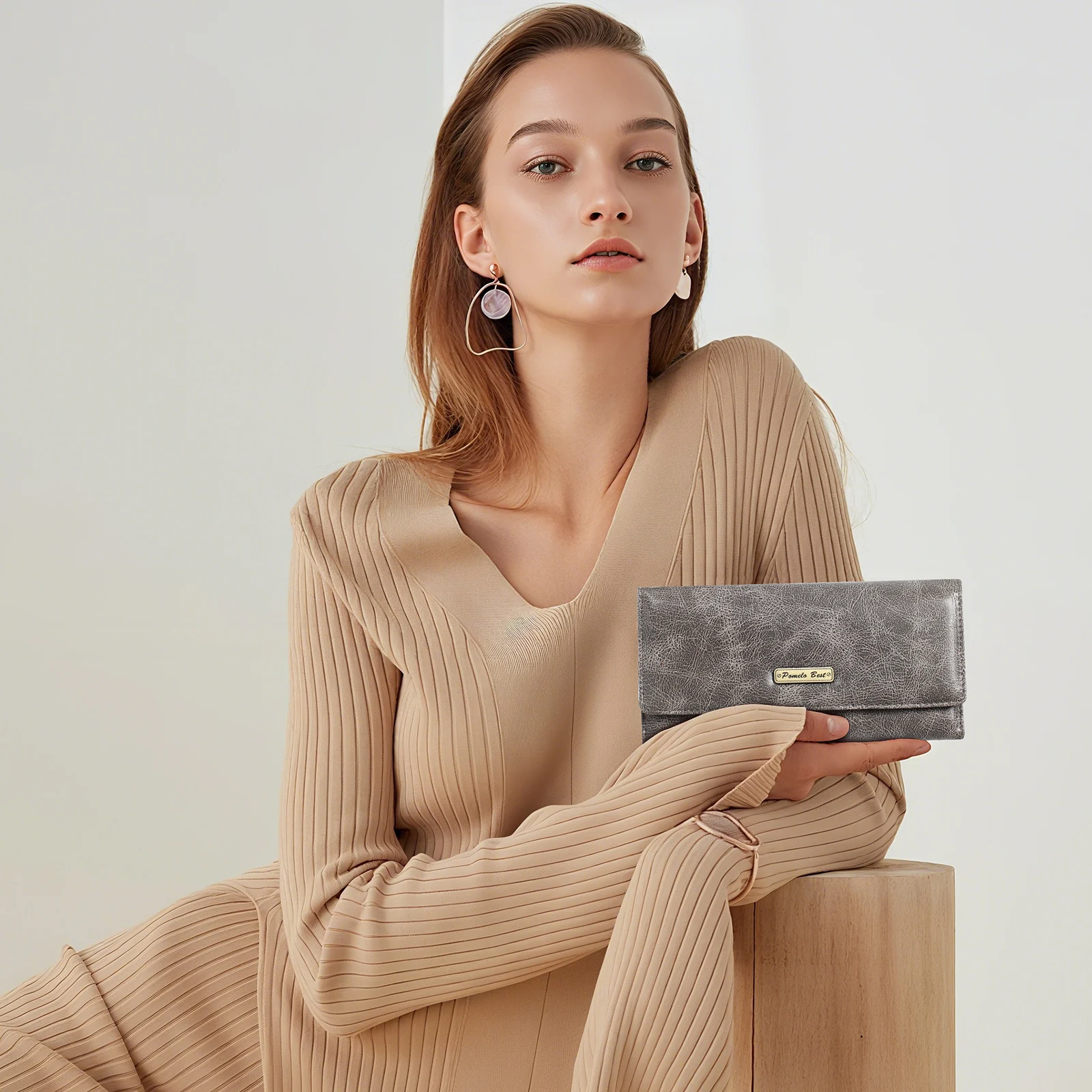 

Pomelo Best Women Long Magnetic Genuine Leather Wallet Female Fashion Hasp Purse Ladies Patchwork Money Bag For Card Holder