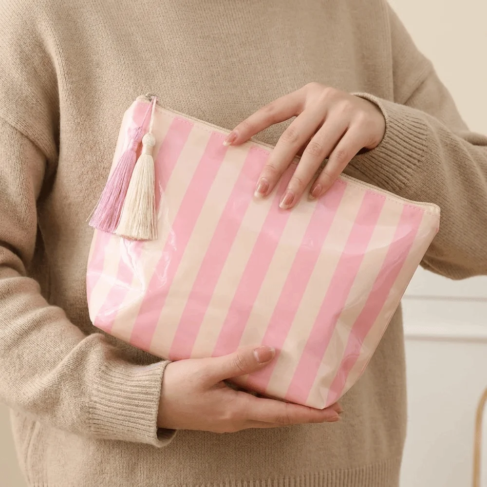 Portable Fringed Travel Toiletry Bag Large Capacity Cute Design PVC Striped Cosmetic Bag Zipper Closure Glossy Makeup Brush Bag