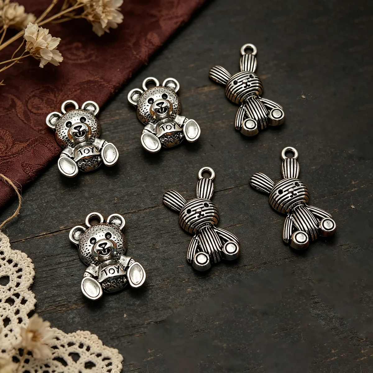6-Piece Set of DIY Handmade Charms in the Shape of a Bear/Rabbit, Featuring Two Styles: Sitting Bear and Striped Rabbit, Suitable for DIY Bracelets, Necklaces, Earrings, Pendants, and Handmade Beaded Decoration Accessories