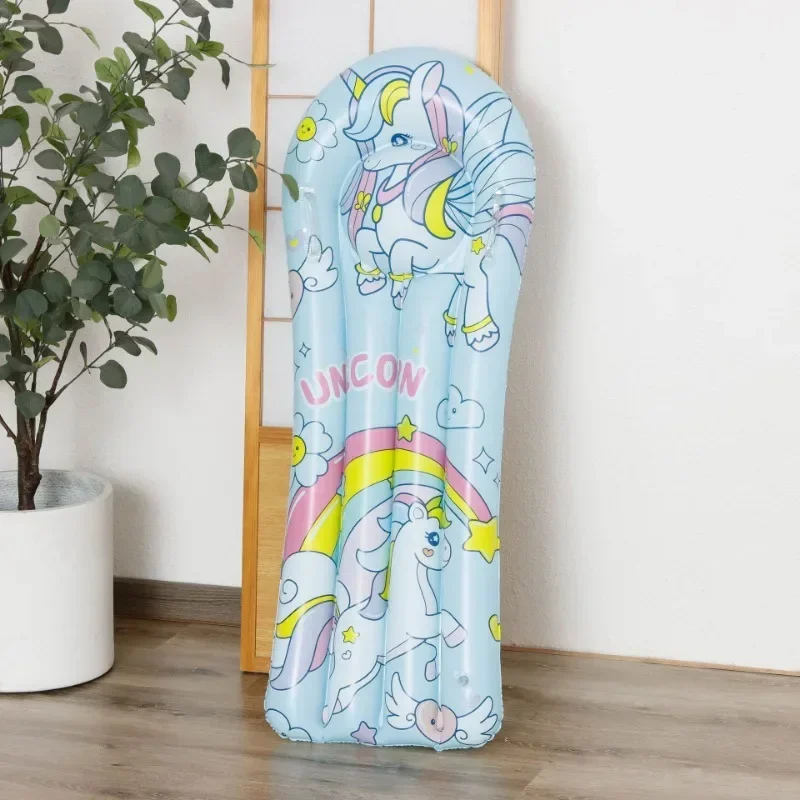 Tavola da surf giocattolo gonfiabile per bambini estivi con manico Zattera galleggiante gonfiabile per cartoni animati all'apertoAccessori per piscina per feste in acqua