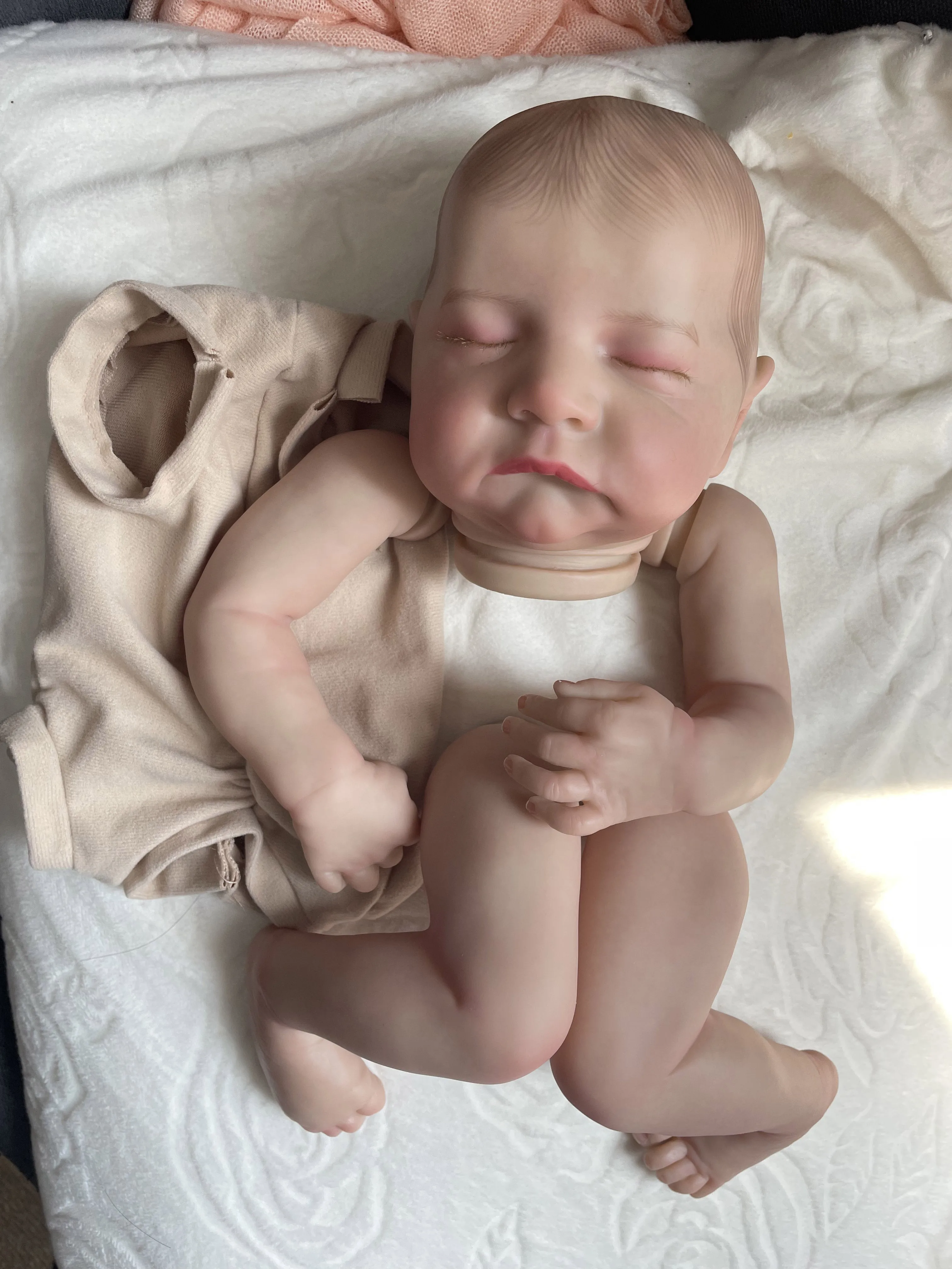 19 inch Levi Slapen Reborn Doll Kit Levensechte 3D huid Meerdere Lagen Schilderen Pop Onderdelen Met Zichtbare Aderen Hand tekenen Haar
