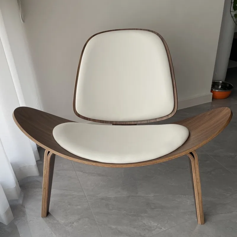 Hans Wegner Style Three-Legged Shell Chair Ash Plywood Black Faux Leather Living Room Furniture Modern Shell Chair Replica WRXYH