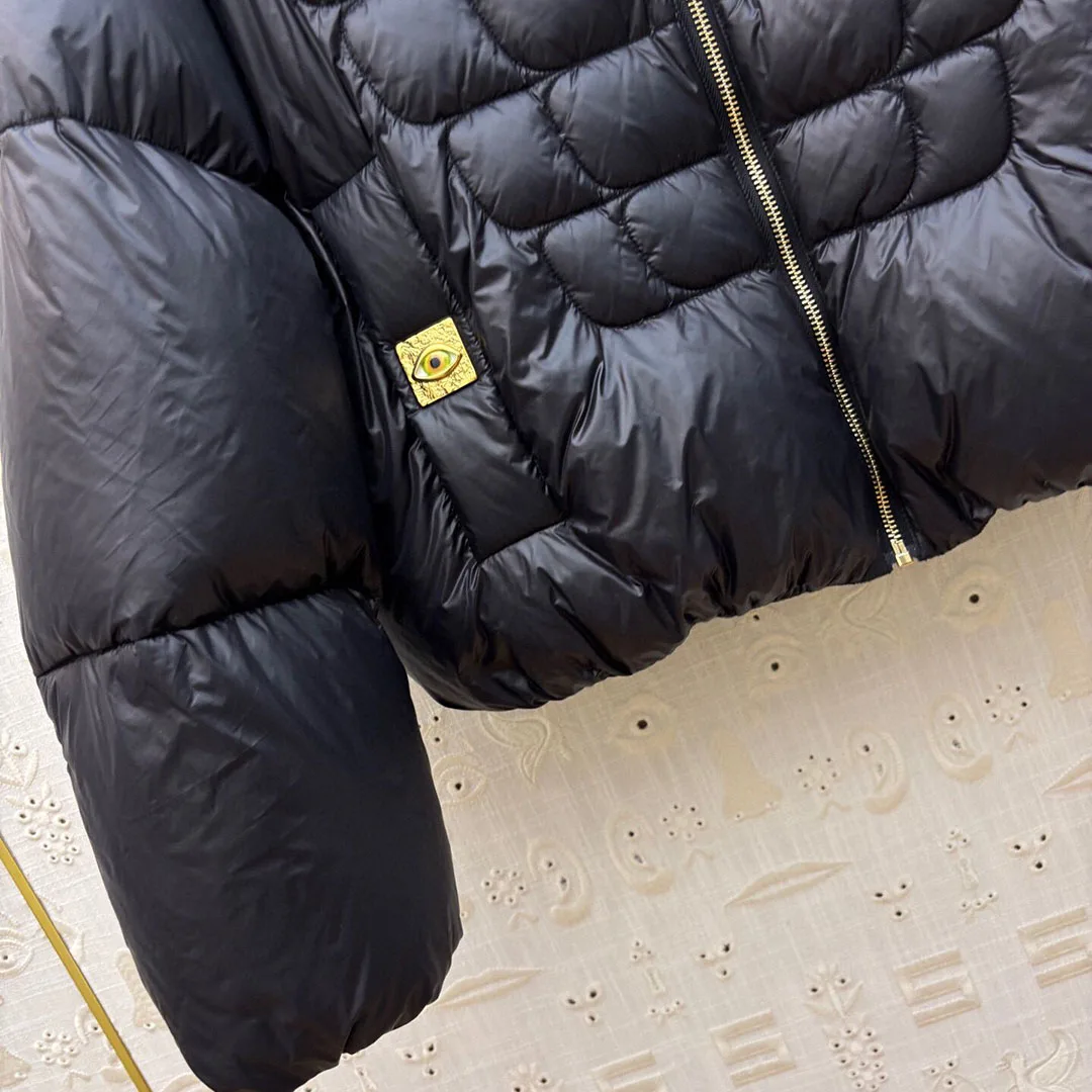 2025年新作 冬用 ホワイトダックダウンコート レディース ゴールドリップボタン ポケット付き ジッパー 長袖 ブラックストライプステッチ カジュアル ショートジャケット