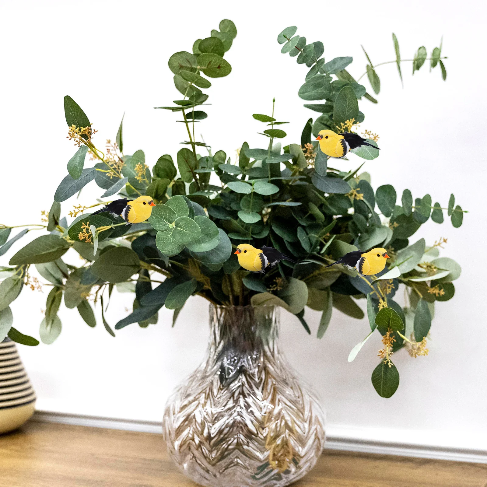 

6Pcs Feathered Birds Realistic Lightweight Foam Birds Decor Bright Clip-on Bird Ornaments for Garden Home Indoor Outdoor