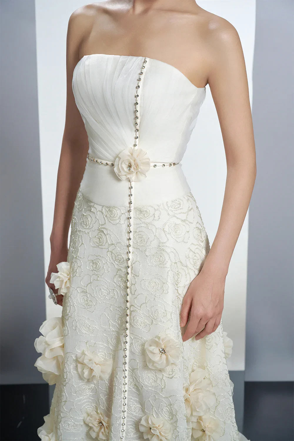 SWEMILE Abiti da sera senza spalline Applicazioni di fiori di diamanti Cerniera posteriore Abito da sposa Pizzo floreale A-Line Abiti lunghi formali