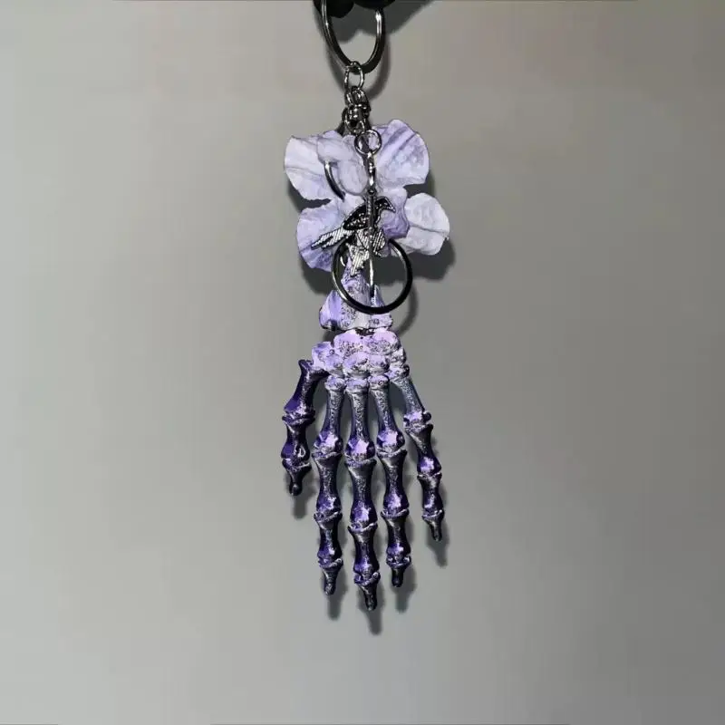 Gotischer Totenkopf-Krallen-Blumen-Schlüsselanhänger, Lila, Ästhetisches Halloween-Scherzgeschenk, Taschenanhänger für Damen, Rucksack- und Autoschlüsselhalter – Detail 4