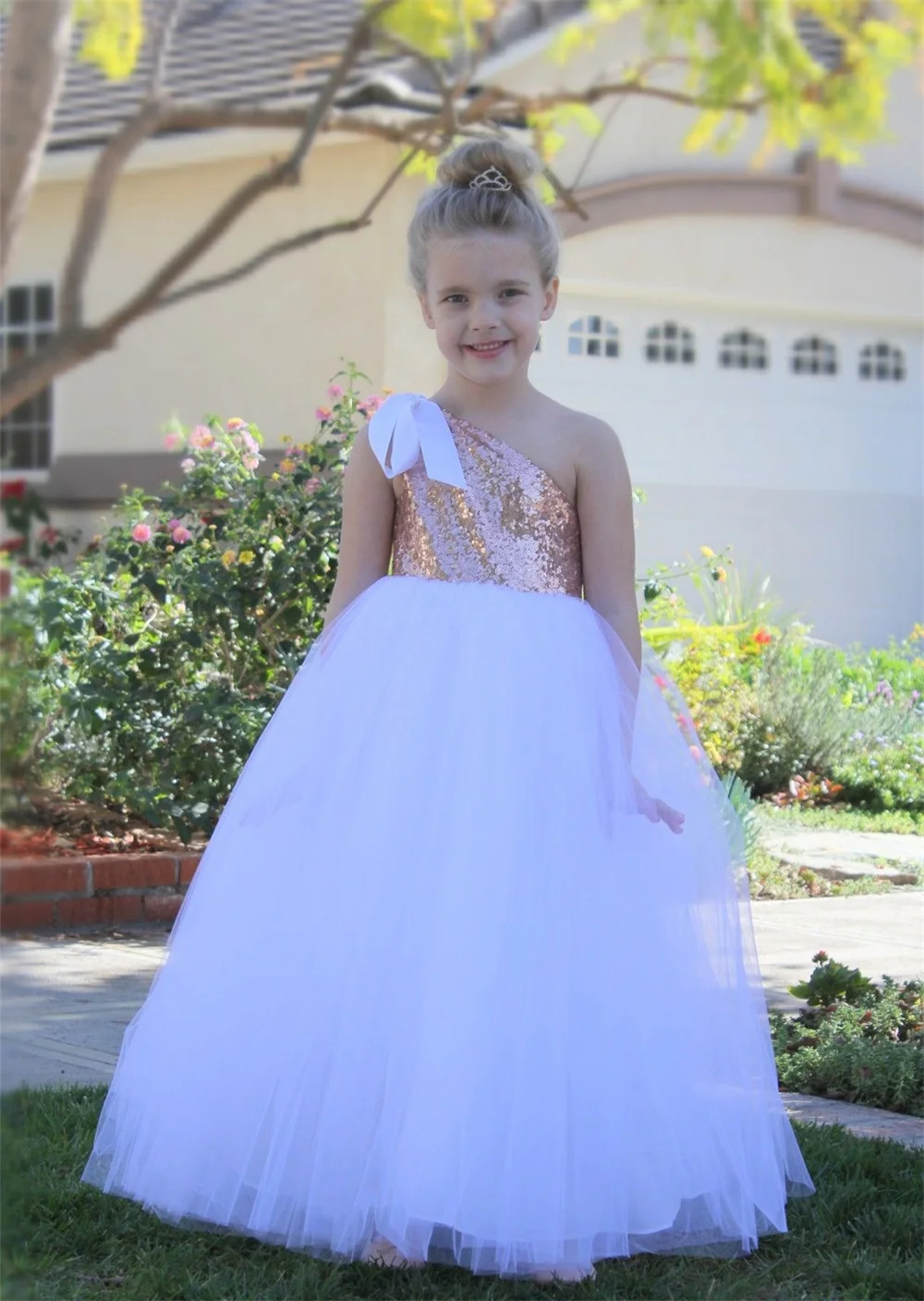 2023 Princess Sequin Flower Girls Dresses For Weddings Little Kids Toddler Pageant One-Shoulder Tutu First Communio Ball Gowns