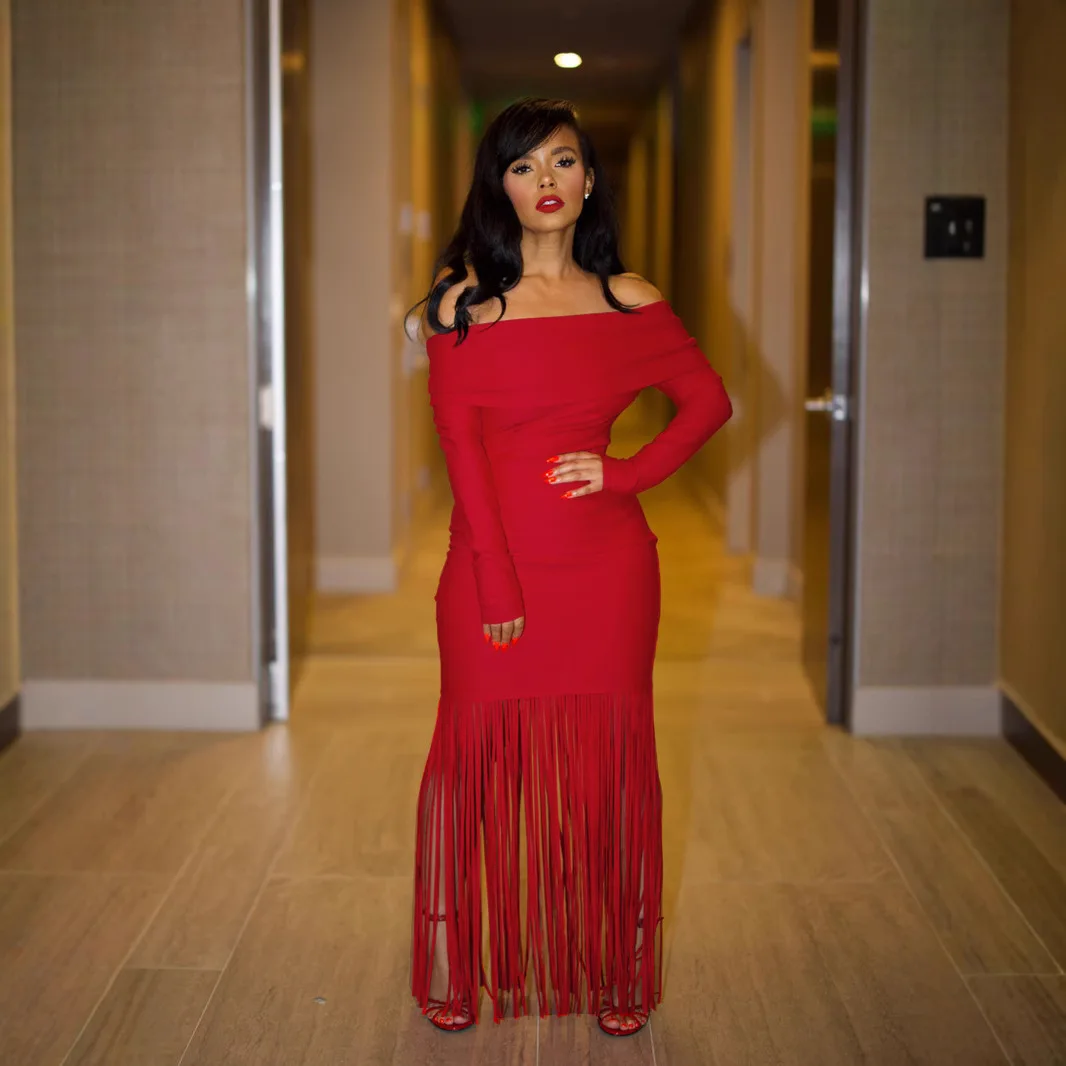 فساتين نسائية أوروبية أمريكية جديدة أنيقة وعصرية ورقبة مائلة وأكمام طويلة نحيفة بطول الكاحل وشرابات احتفالية