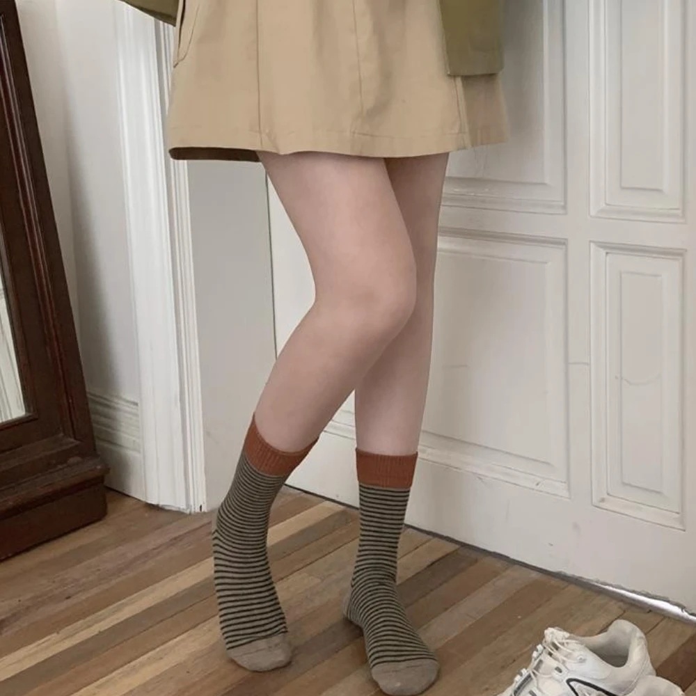5 أزواج من الجوارب المخططة المتناقضة للخريف والشتاء على طراز الغابة، جوارب كاجوال متوسطة الساق