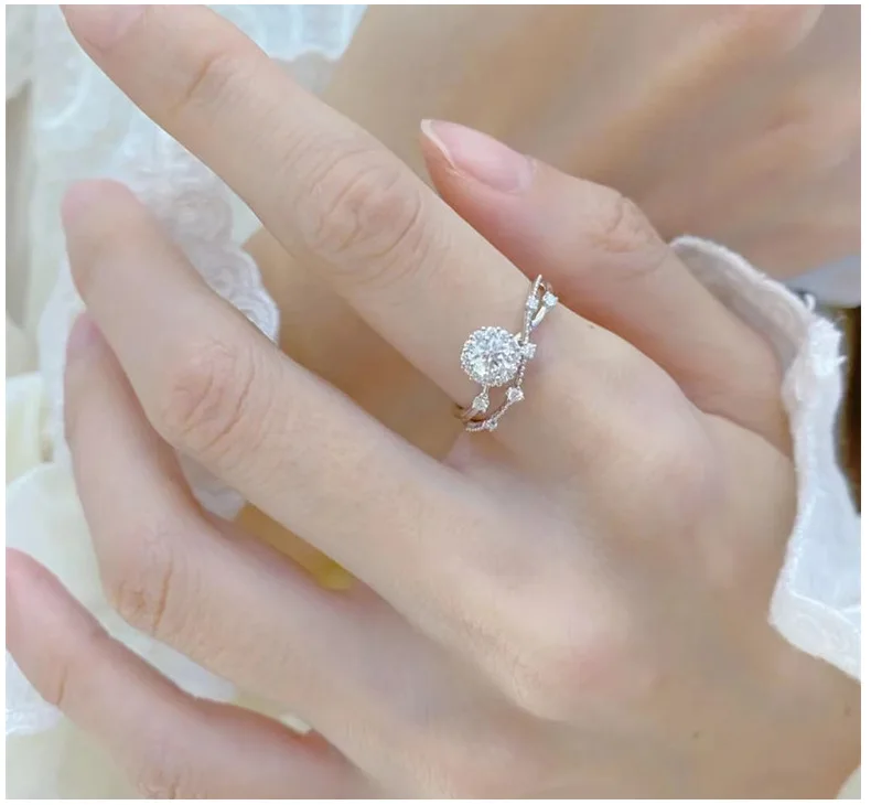 خاتم PT950 Platinum As Bright As Stars للنساء 1Ct مويسانيتي - ينفجر ضوء النجوم، هدية يحمل الإخلاص الأبدي