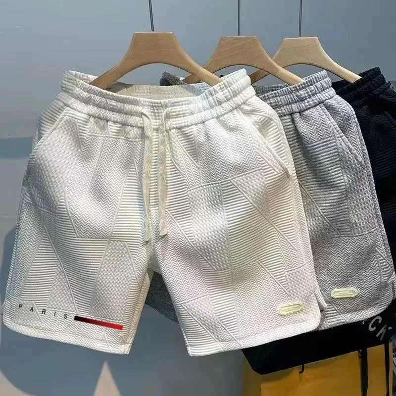 

The latest summer comfortable men's jacquard sports shorts are suitable for outdoor activities. It is an ideal choice for men.