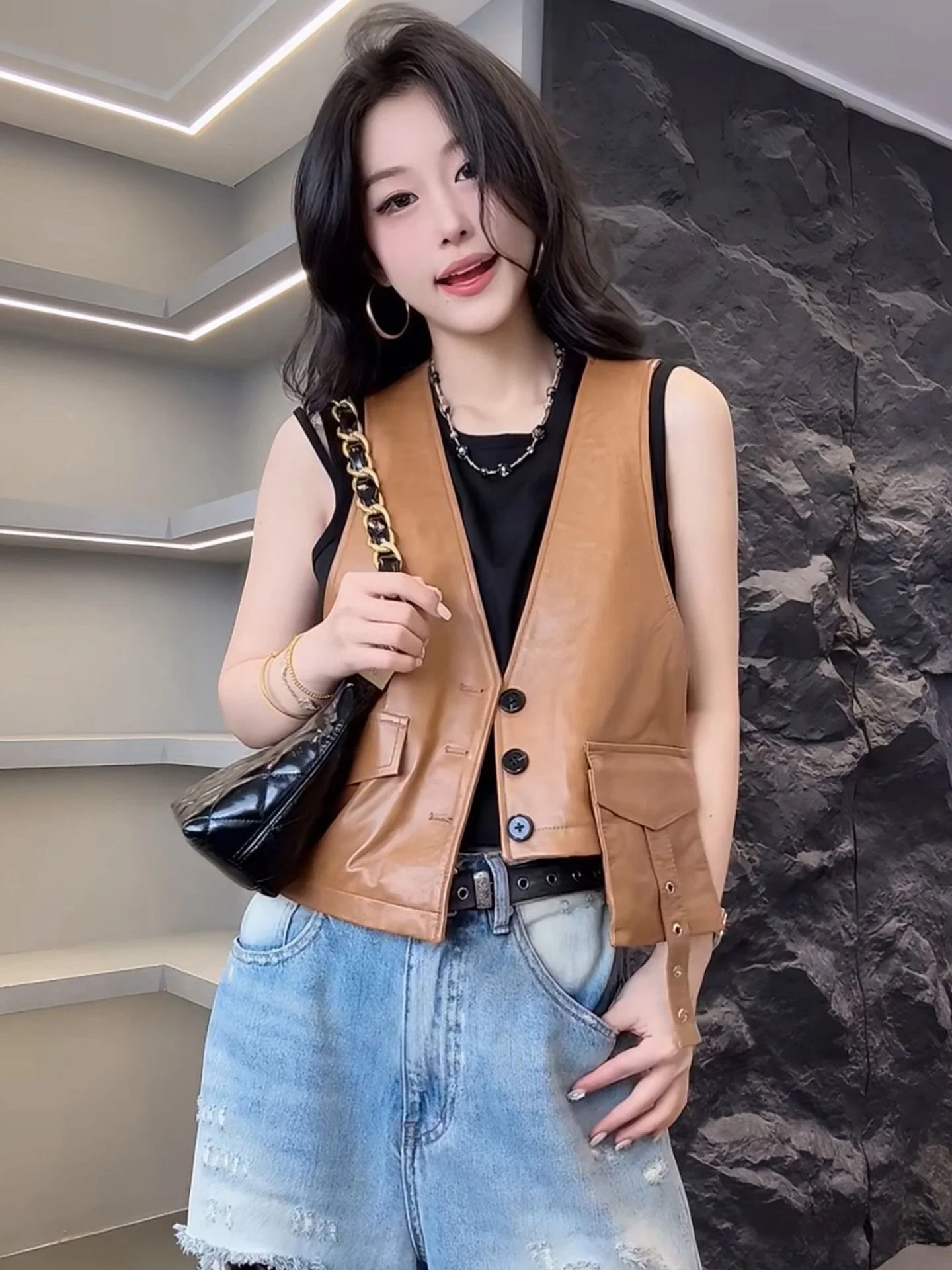 Casual PU Leather Sleeveless Biker Vest Women's Autumn Winter Fashionable Personalized Short Vest Breathable V-Neck Top