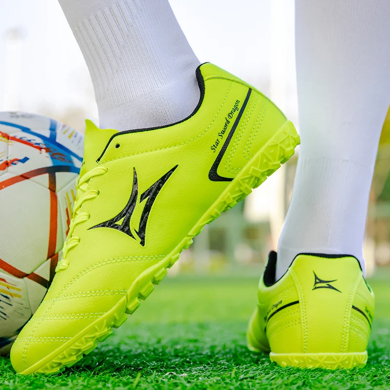 Hot Sale Fashion Green Men's Football Training Shoes Size 35-46 Soccer Turf Shoes Unisex Professional Indoor Futsal Sneakers Men