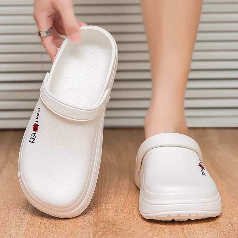 

Couple Same Style Closed Toe Clogs Trendy Breathable Outdoor Beach Slip On Shoes