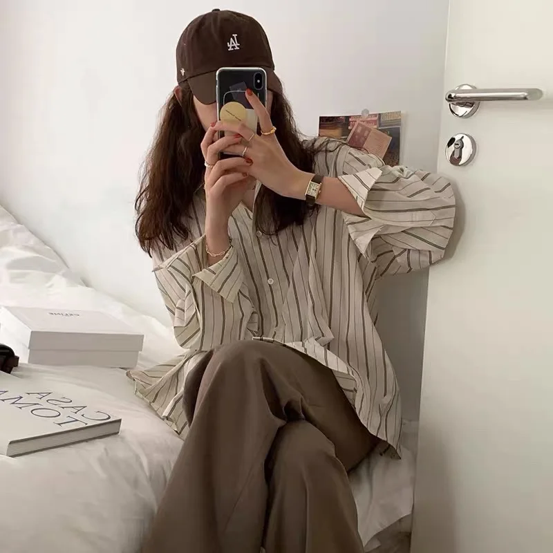 Spring and autumn new vertical striped shirt long sleeve fashion loose fashion Hong Kong style shirt folded to wear top women