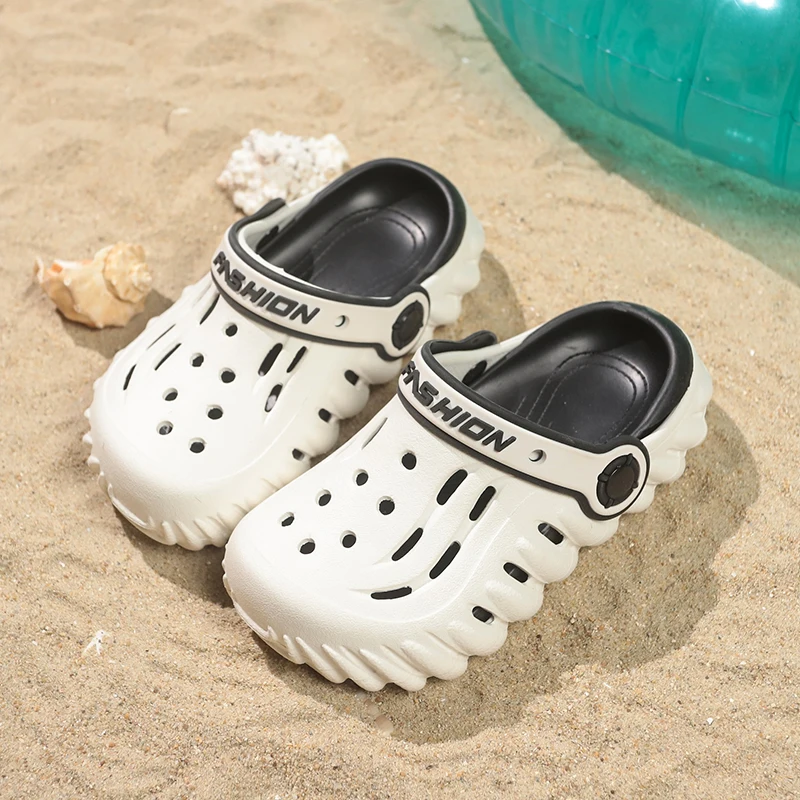 A pair of children's summer toe-protecting hole shoes, two-way outdoor water-wading beach shoes, sizes 30/31-40/41，WK-602