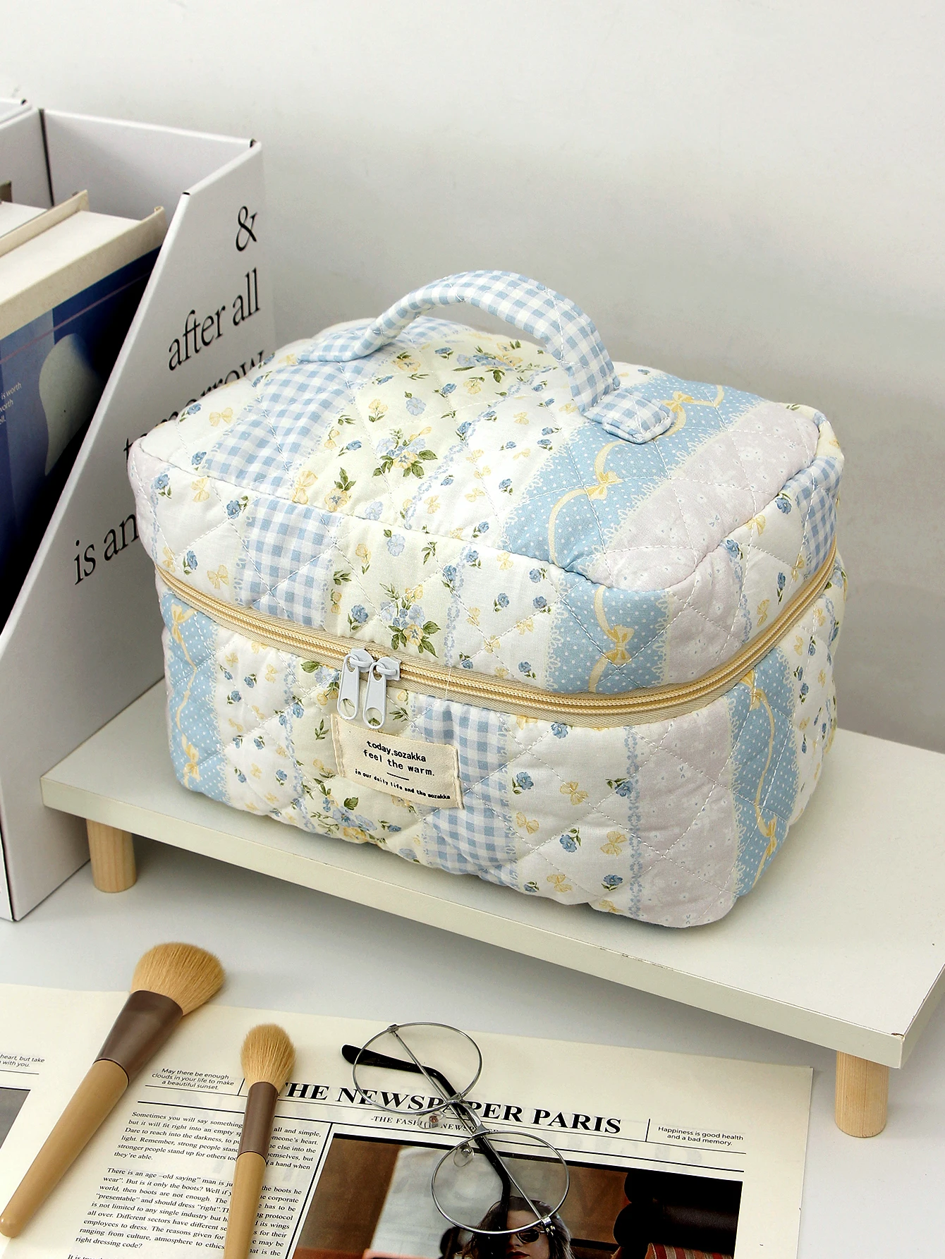 1pc/set blue patchwork quilted makeup bag,  floral makeup bag, portable makeup bag, multifunctional large capacity makeup bag