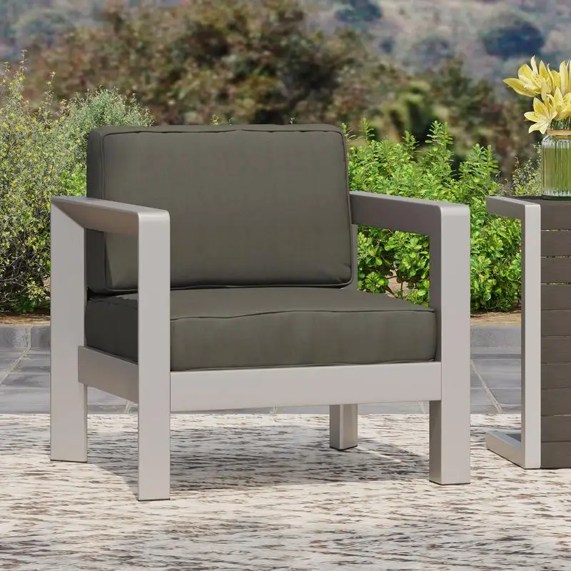 Comfortable Modern Club Chair - Stylish Seating for Living Room or Office, Versatile Design for Any Space