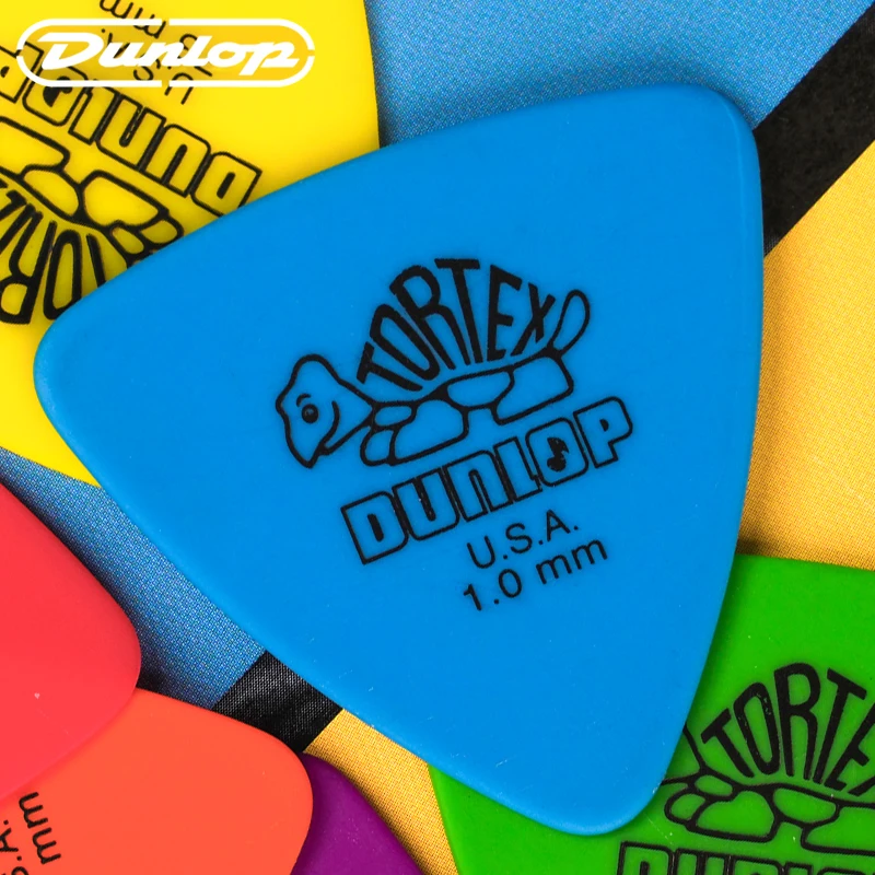 Dunlop     Pick. 431R Tortex Triangle frosted acoustic/electric guitar pick. Thickness: 0.50/0.60/0.73/0.88/1.00/1.14mm.