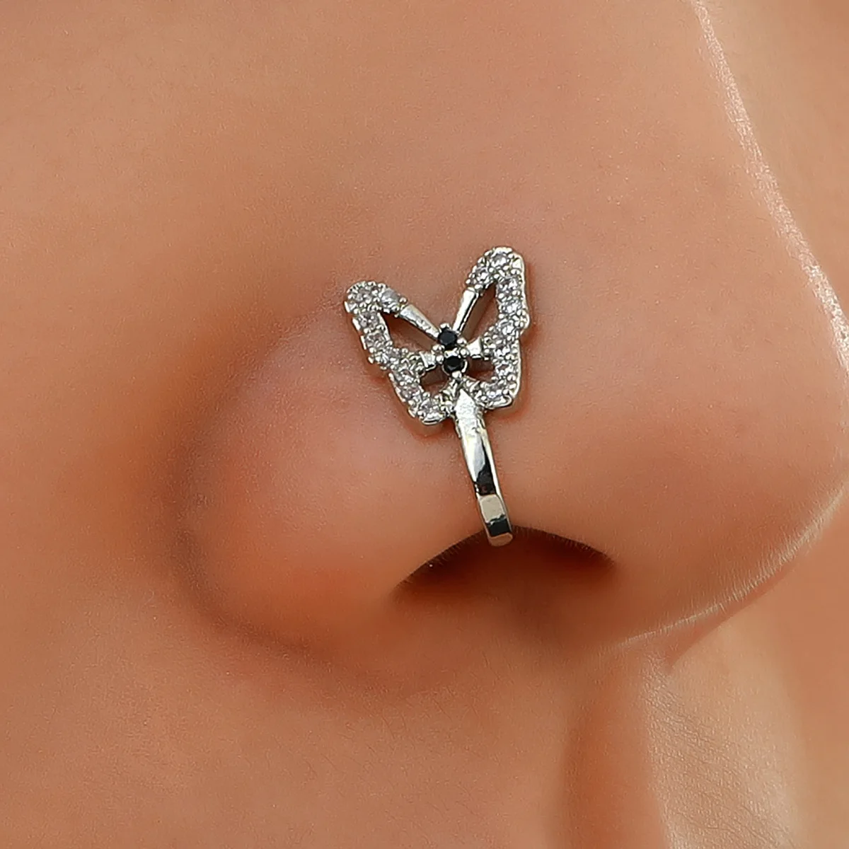 Egirl Butterfly Nose Ring Fake Piercing Nose Cuff Modern Clip On Jewelry Set Sparkling Crystal Butterfly Accessory Aesthetic