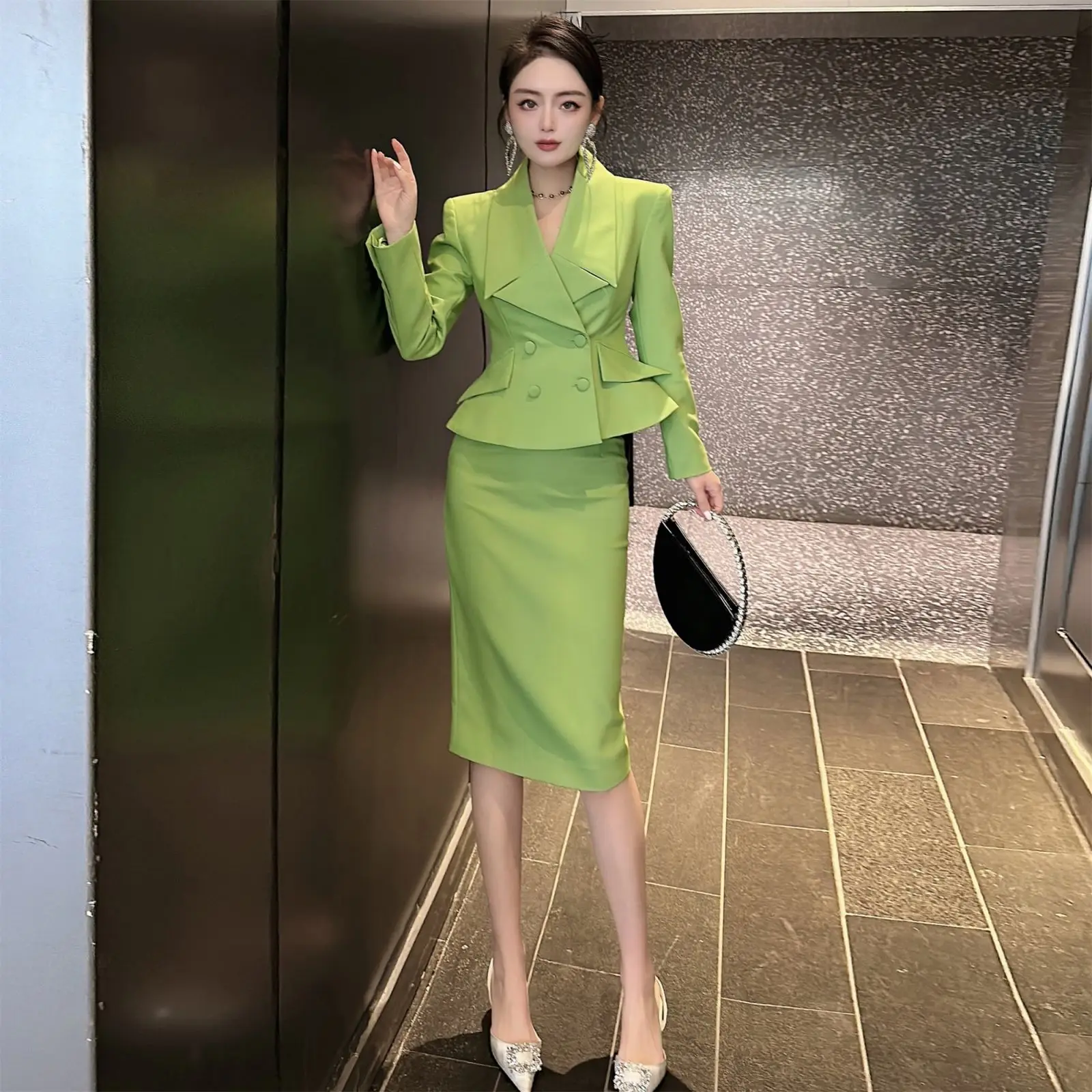 Temperament and Socialite 2-piece Spring Outfit 2024 French Style Short Suit Hip Hugging Skirt Commuting Fashion Slimming Suit