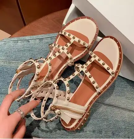 Retro Style Lady Brown Rivet Studded Roman Flat Summer Sandals Women Zipper Side Hollow Open Toe Slingback Beach Casual Shoes