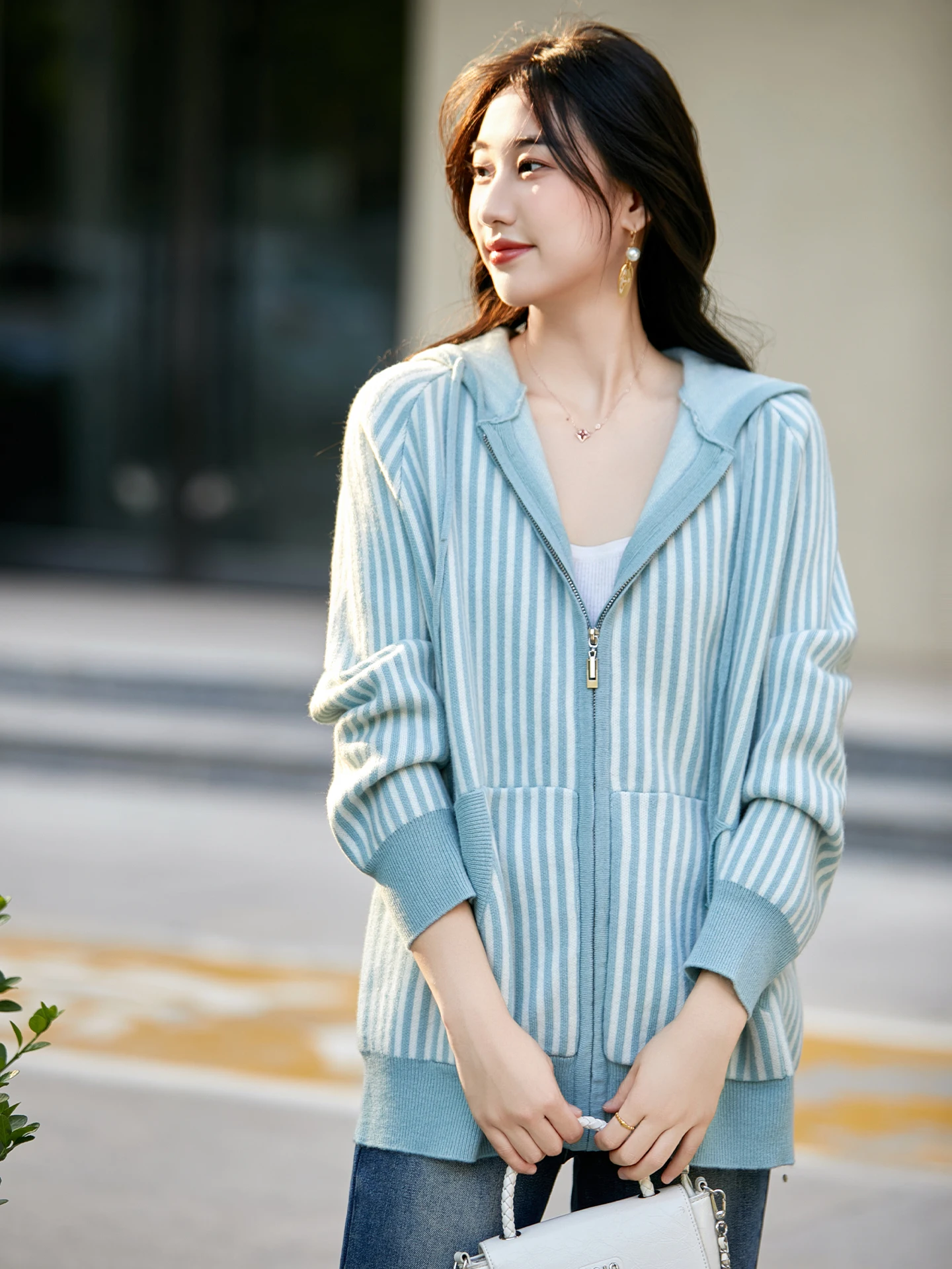 

Женский осенне-зимний утолщенный теплый вязаный кардиган из 100% мериносовой шерсти с капюшоном и молнией в вертикальную полоску с двумя карманами