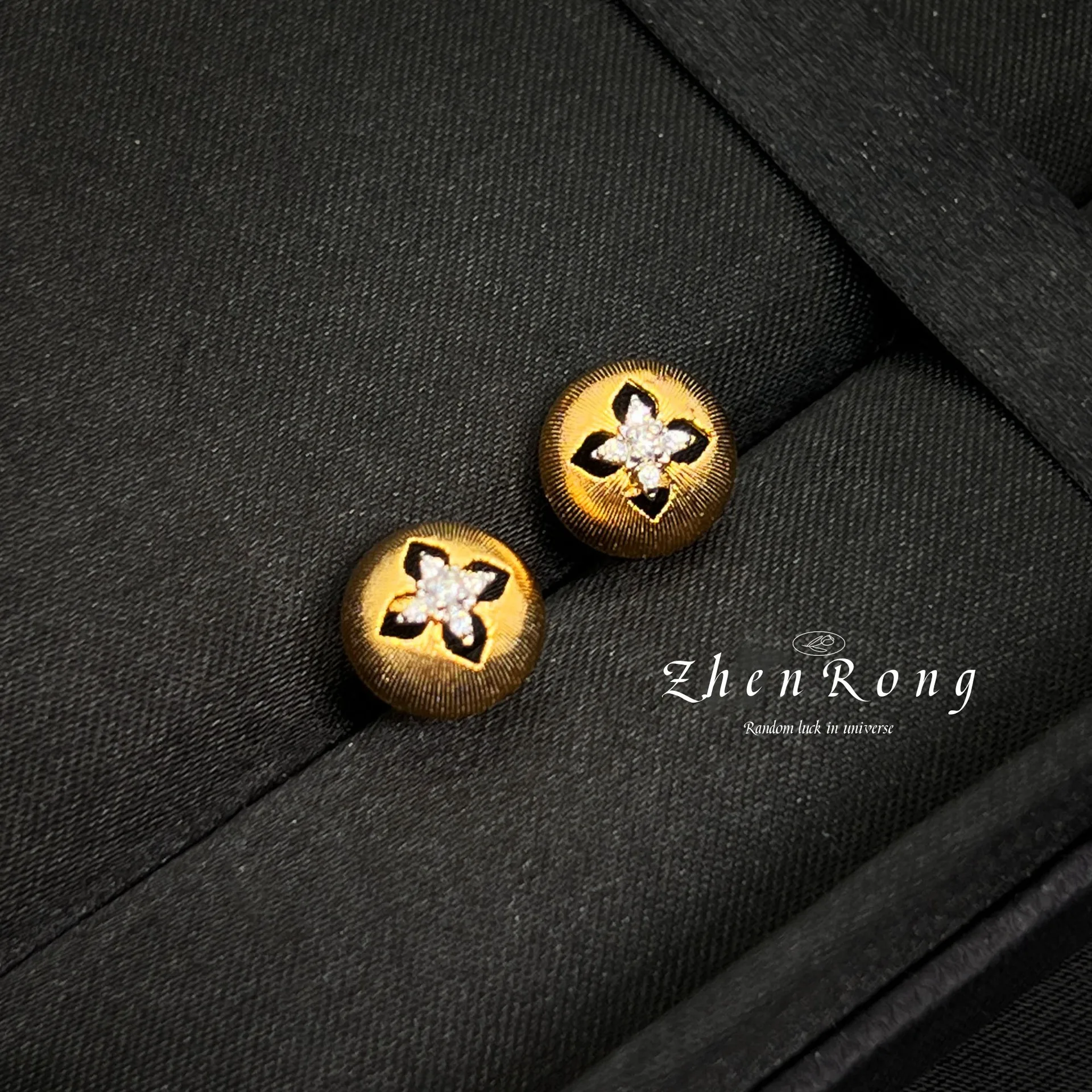 Luxury 18K Gold Plated Clover Earrings for Women Vintage Hollow Design Micro CZ Ear Stud Exquisite Banquet Party Jewelry Gift