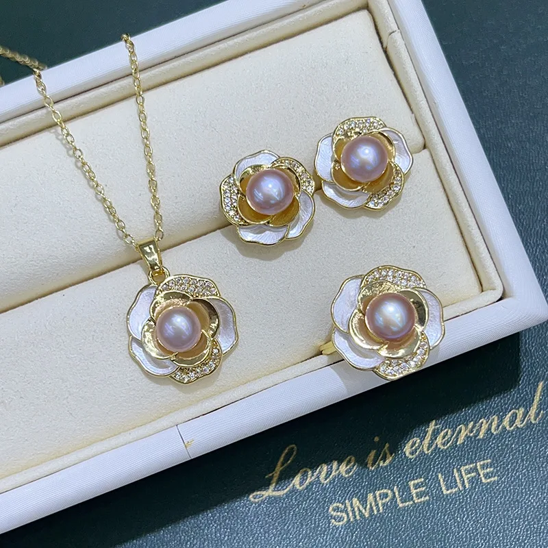 

Позолоченный медный кулон с микроинкрустацией жемчугом, роскошное ожерелье с камелией, модный невыцветающий простой аксессуар высокого класса