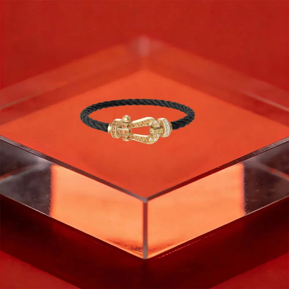 

Высококачественный классический браслет с красно-белыми бриллиантами большого размера 2026 года – идеально подходит для повседневного ношения