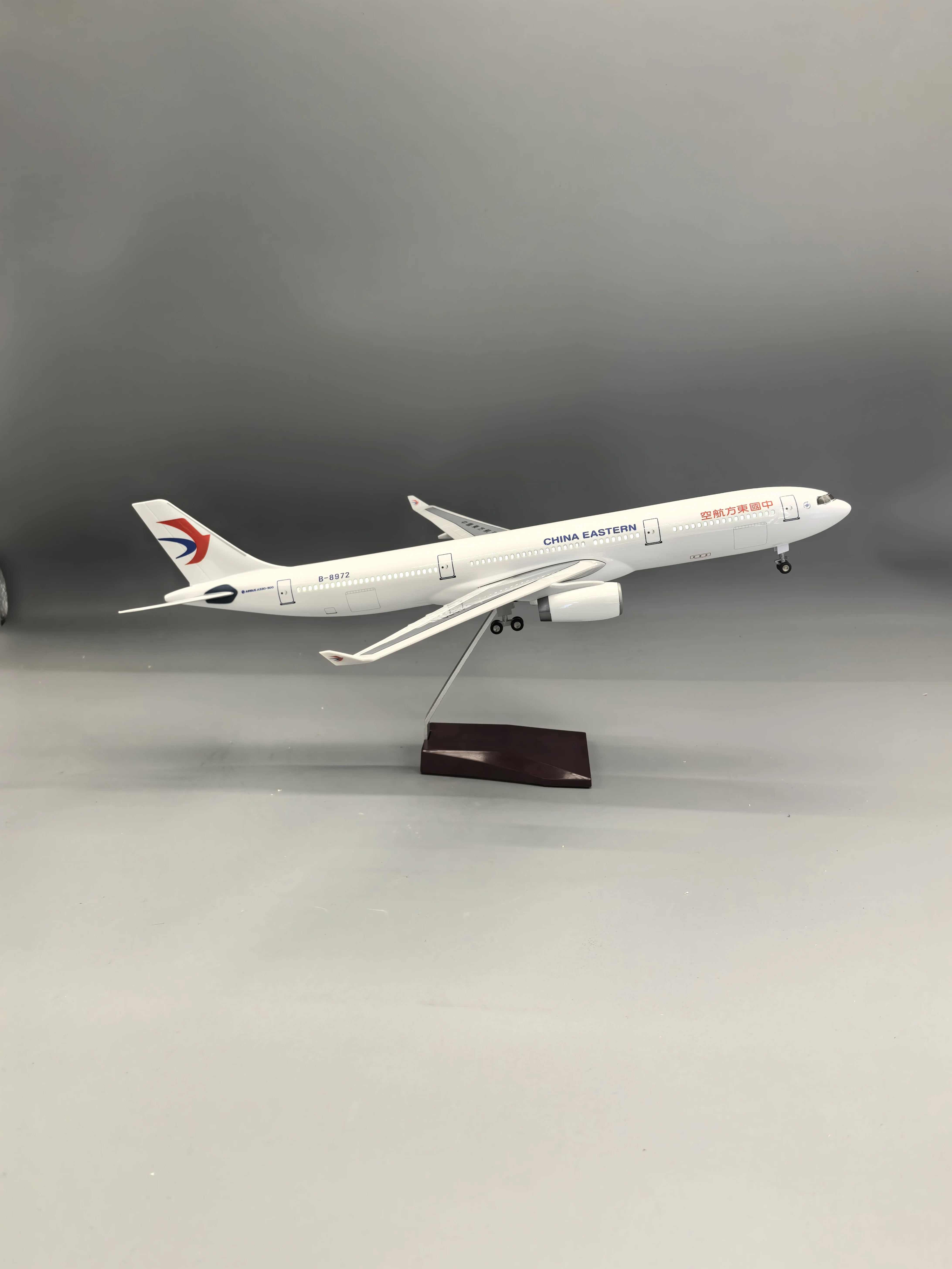 

47cm 1/135 Scale A330 Airplane China Eastern Airways Model 330 Aircraft Diecast Resin Plane With LED Lights & Stand Collection