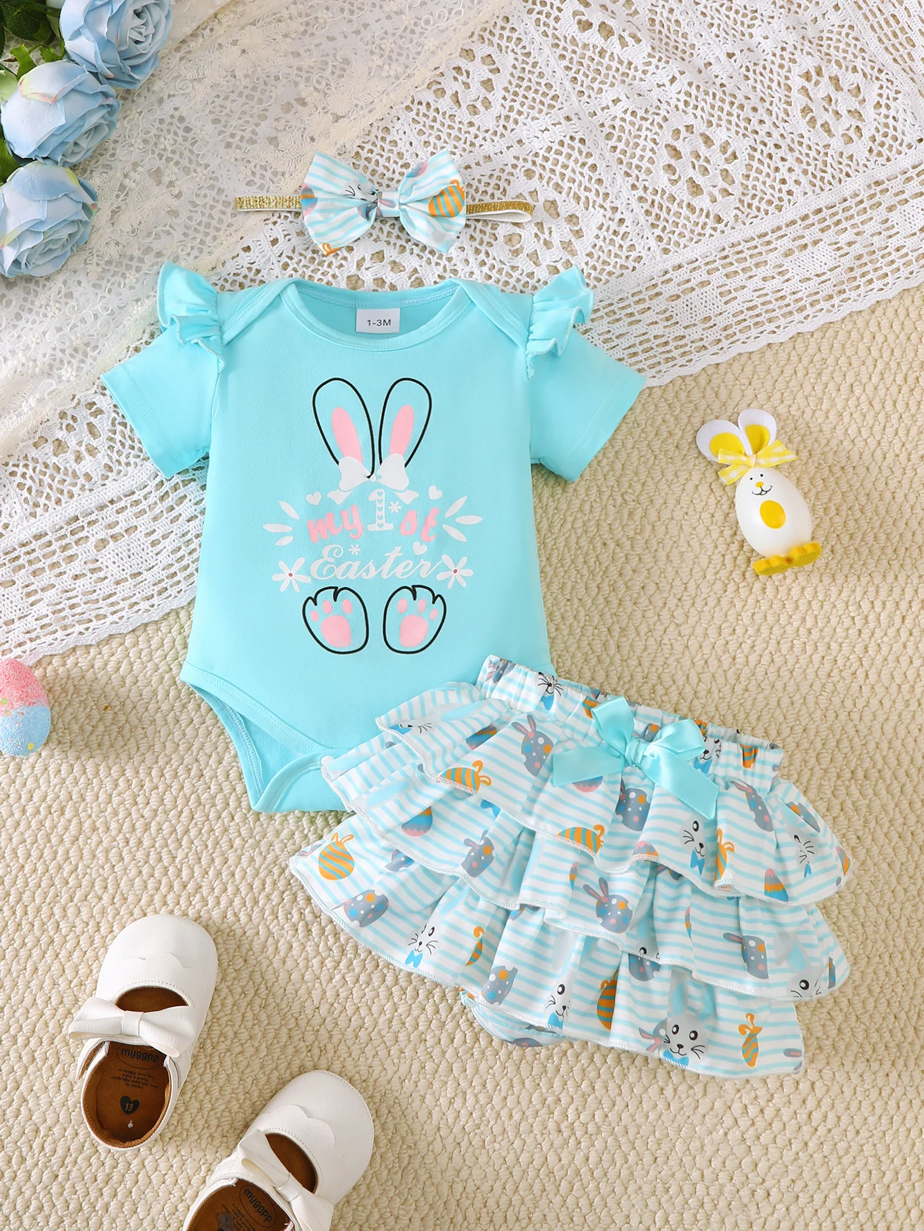 

Летний комплект из 3 предметов для девочек 0-1 года: топ с буквенным принтом и шорты с принтом кролика