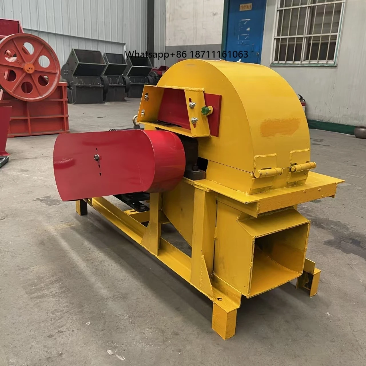 Low Price  Electric Wood Waste Veneer Crusher Tractor Wood Crusher Chipper Machine Wood Crusher
