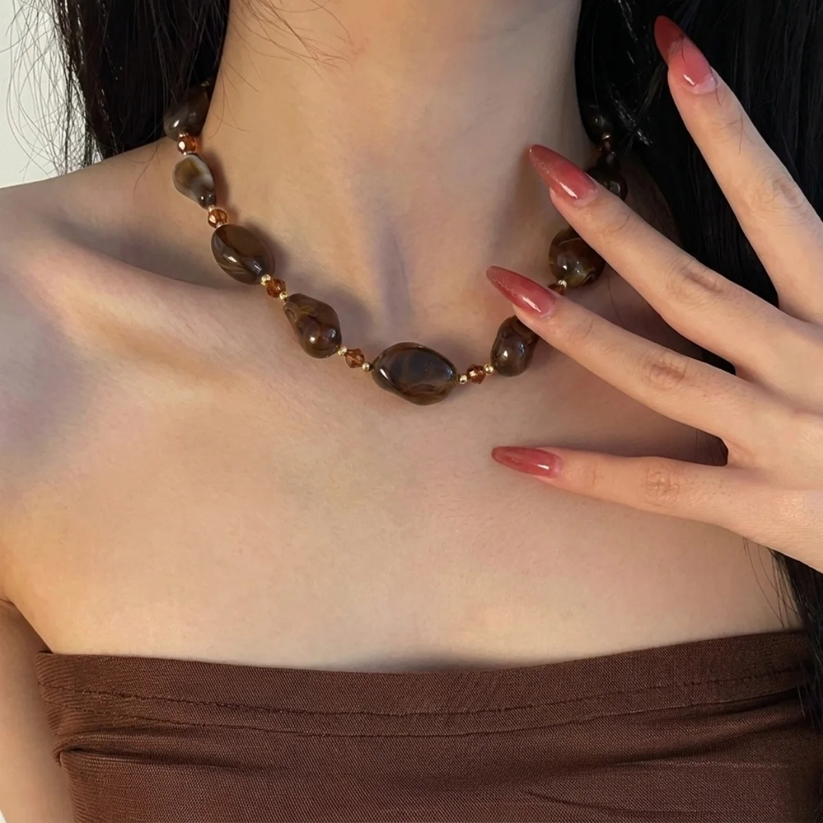 Vintage Unregelmäßige Braune Acryl-Perlenkette für Damen und Herren, Lässiger Minimalistischer Kristall-Abstandsperlen-Choker, Ins Ästhetischer Schmuck – Detail 4