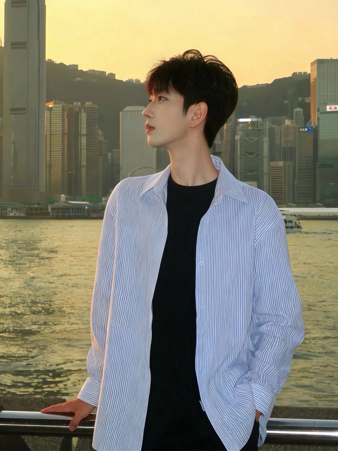 

Cleanfit Blue Striped Men's Long Sve irt Spring Sun Protection Outerwear Loose Fit Youthful Sle Button-Up Casual irt