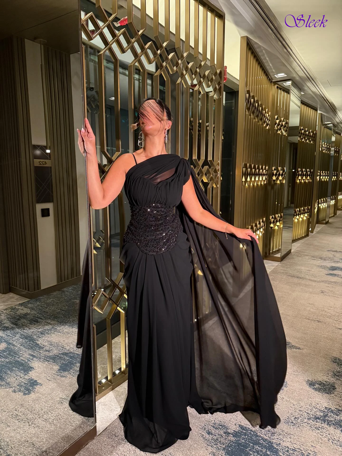 

Customized Straight V-Neck Spaghetti Straps Elegant Evening Dress and Temperament Celebrity Gowns Fashion Bespoke Occasion Gowns