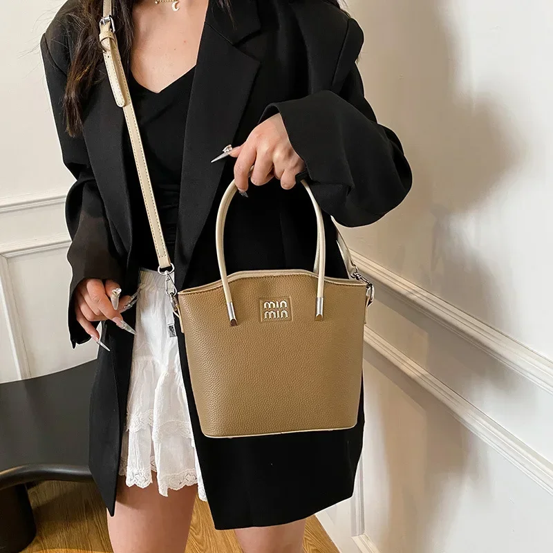 

2025 Women's Portable Bucket Shoulder Bag- Fashionable Design, Ultra-versatile for Work & Daily, Spacious with Work Pass Pocket