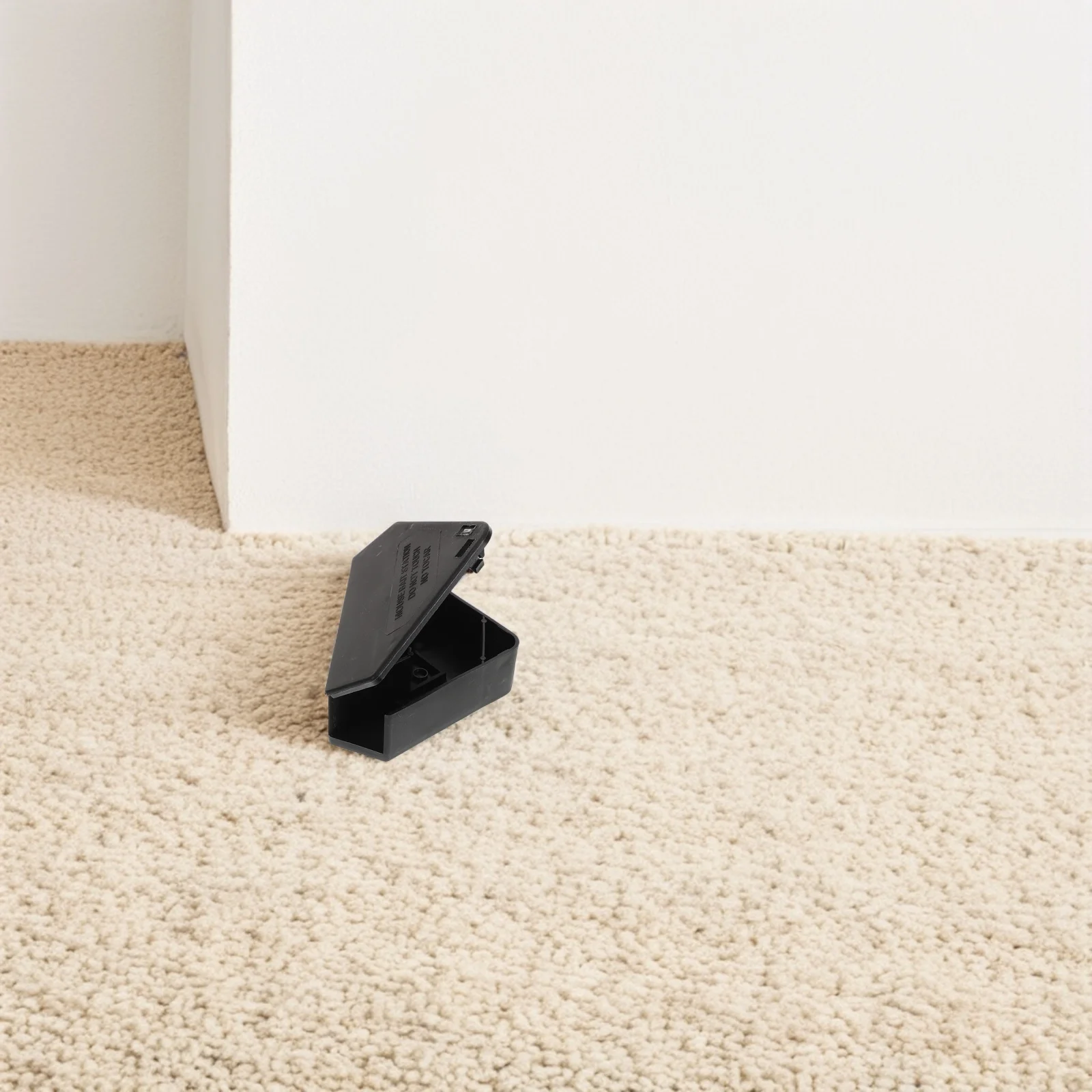 

6Pcs Triangle Mouse Baits Station Heavy Duty Metal Key Lock Reusable Rat Box for Indoor Outdoor Use Baits Boxes Outdoor