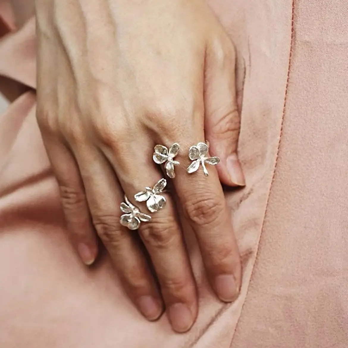 

New women's simple temperament three-dimensional flower design feeling cold opening adjustable ring