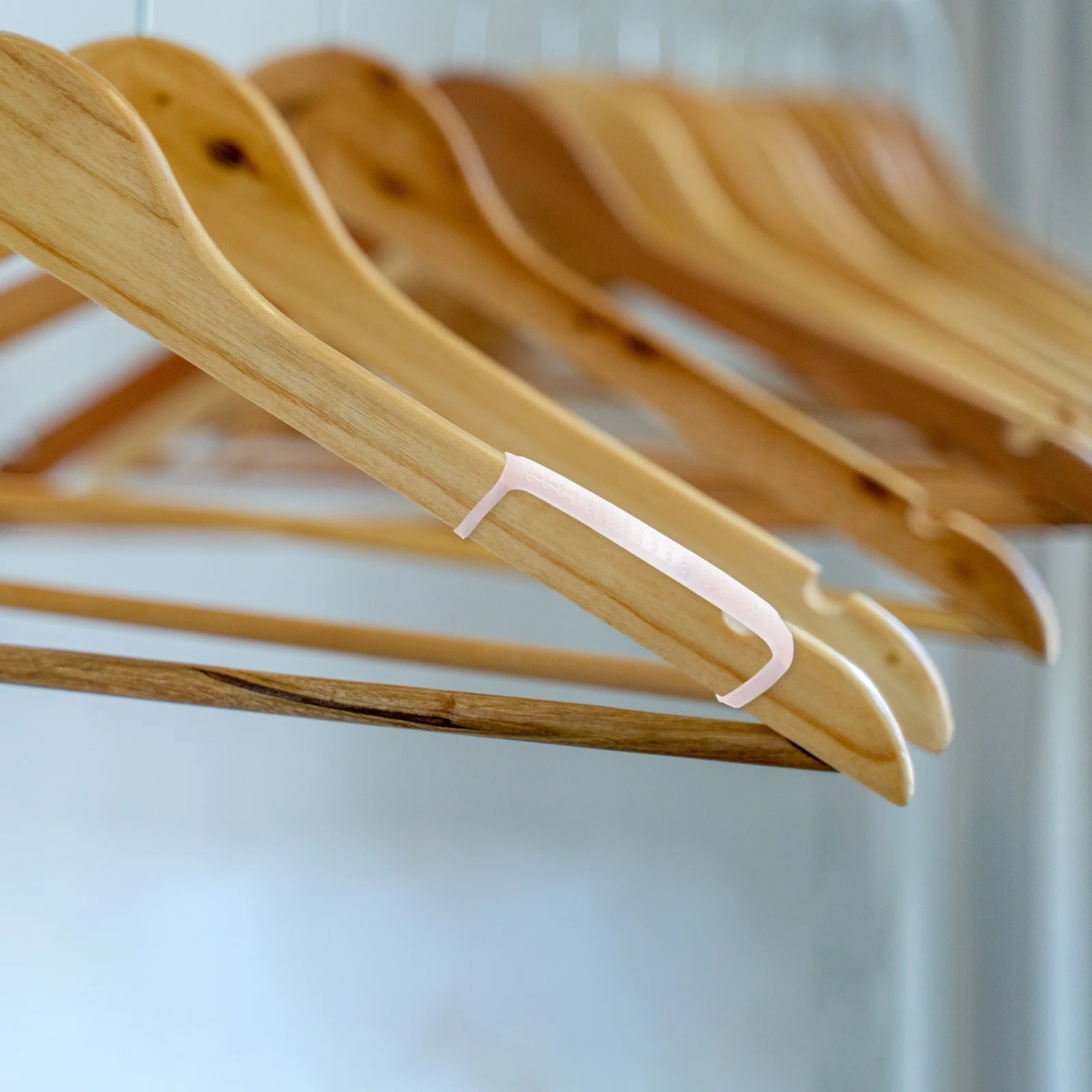 

100Pcs Transparent Non-Skid Hanger Shoulder Pads 2Cm Wide Anti-Slip Clothes Protector for Plastic Hangers Prevent