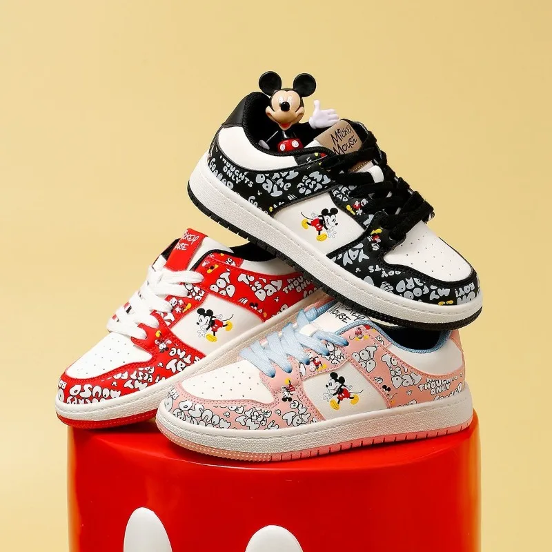 

Новые низкие спортивные туфли с рисунком Диснея и Микки, удобные нескользящие модные универсальные подарочные туфли на мягкой подошве для отдыха, оптовая продажа