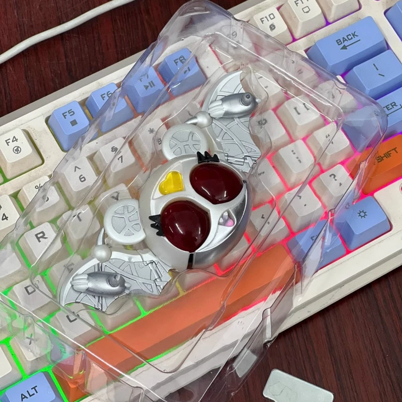 Die Hintergrundmusik des „Kamen Rider Kivala Transformation Device Little Bat“ hat Lichter, die Ihrem Freund ein Geschenk bewegen