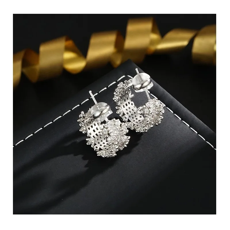 

Internet Explosion Niche Light Luxury Design Full Zirconium Inlaid Geometric Earrings Temperament Simple Earrings