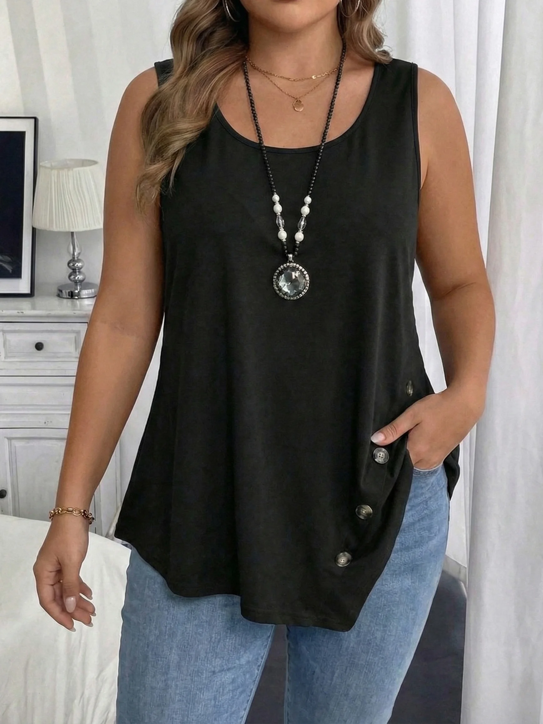 Ärmelloses Damen-Top in Übergröße mit Knopfdetail für mühelosen Stil – Detail 4