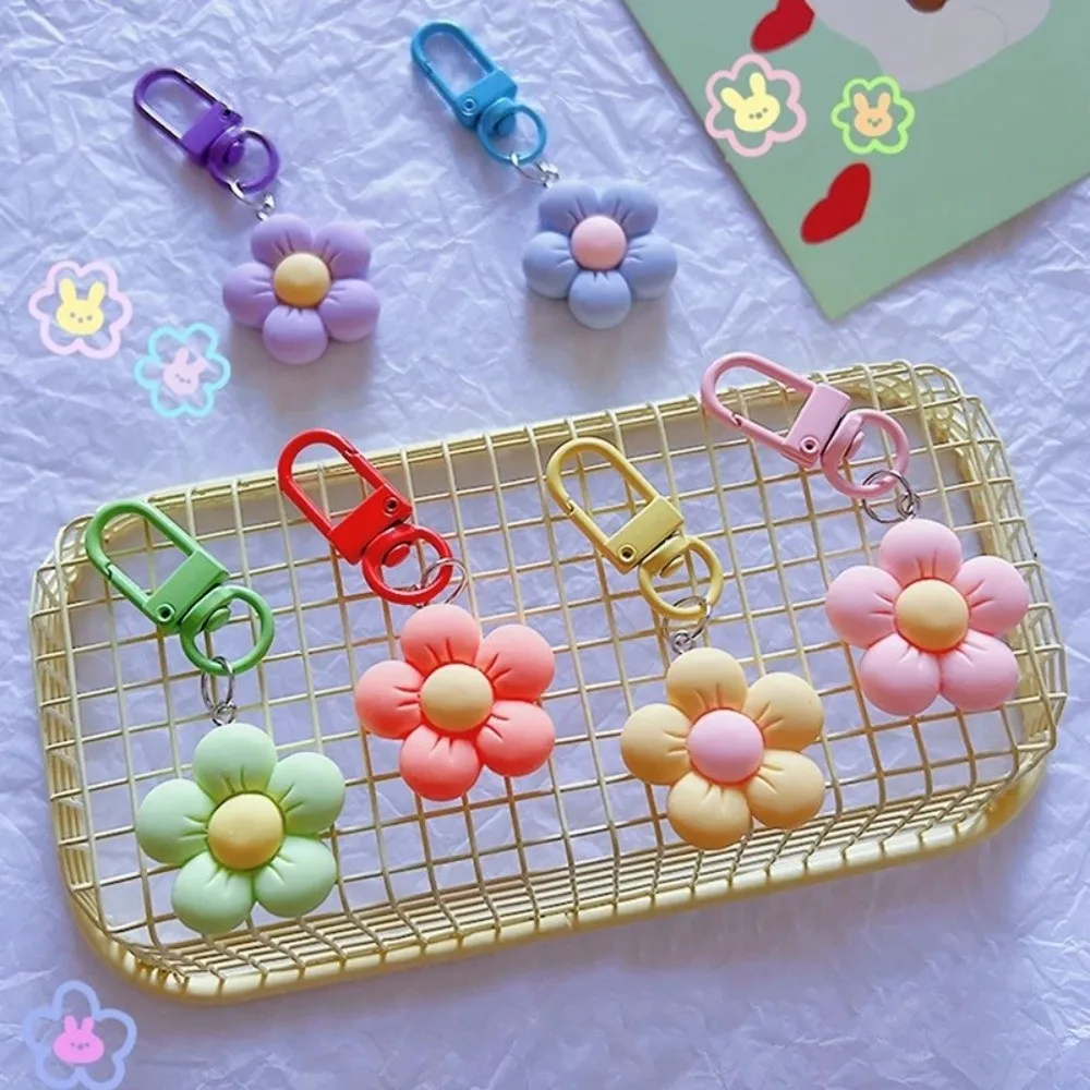 Kawaii الكرتون الملونة زهرة سلاسل المفاتيح الراتنج زهرة إكسسوارات جذابة حقيبة قلادة المفاتيح قلادة حقيبة السحر