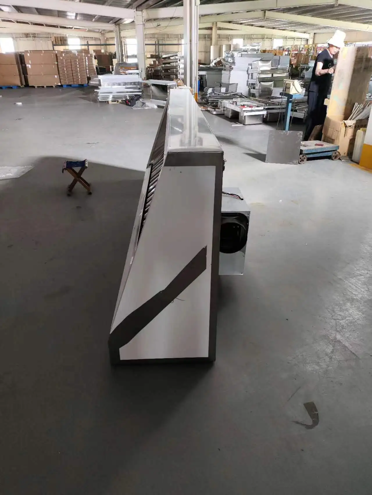 شفاط المطبخ التجاري المصنوع حسب الطلب من الفولاذ المقاوم للصدأ مع فلتر وموتو