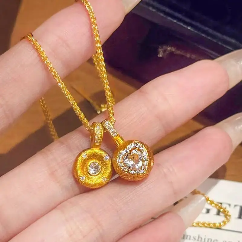 

Womens AU750 gold necklace brushed love sweet bean pendant light luxury 18k clavicle chain love cookie