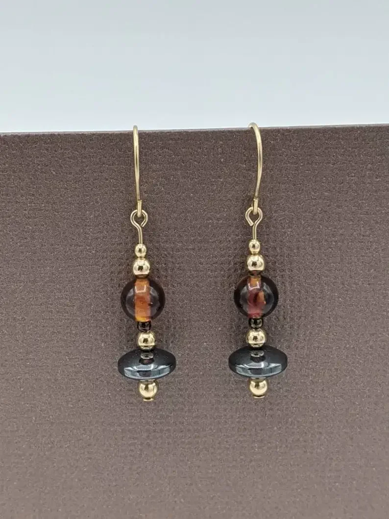 Pendientes dorados de ámbar y hematita, Pendientes colgantes de ámbar, Pendientes colgantes de hematita